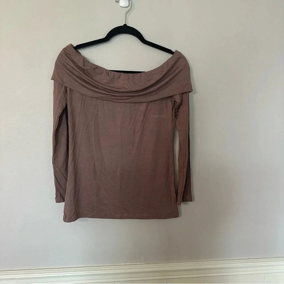 Yana K Cindy Top Long Sleeve Rayon Draped Neck Off Shoulder in Coco One Size NWT - Picture 2 of 8